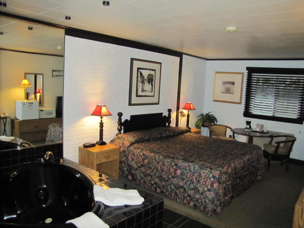 Colonial Inn Mercer-Grove City Pokoj fotografie