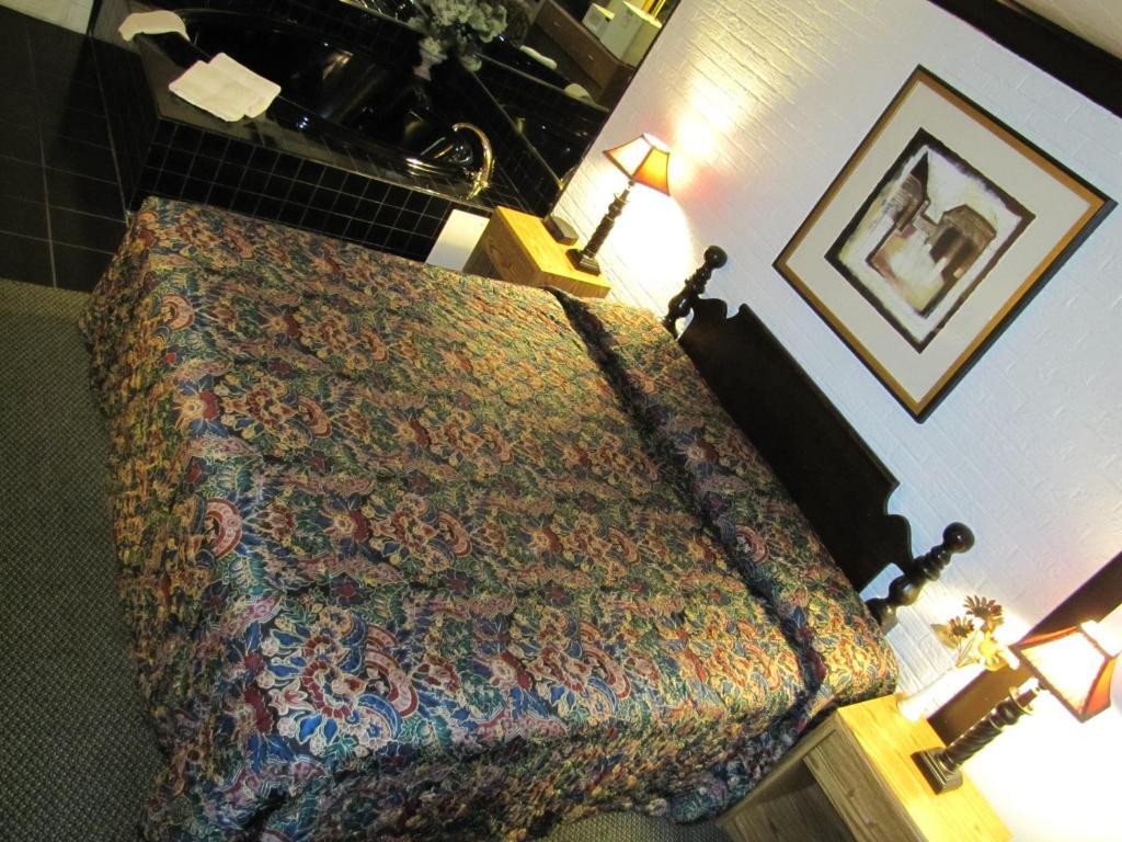 Colonial Inn Mercer-Grove City Pokoj fotografie